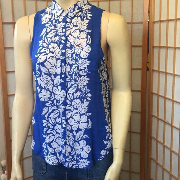3/$20 Hollister Sleeveless Lightweight Button Down Small - Picture 1 of 8